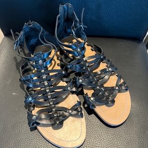 Black gladiator sandals G by guess size 9